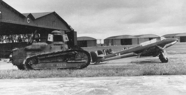 Chartres - Luftwaffe - 3 Potez 630 rcuprs - Char Renault - Hangars PANTZ et "des Grandes Filles Dieu"