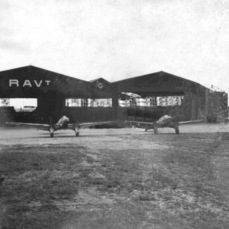 Chartres - Luftwaffe - 3 Potez 630 rcuprs  - Hangars PANTZ