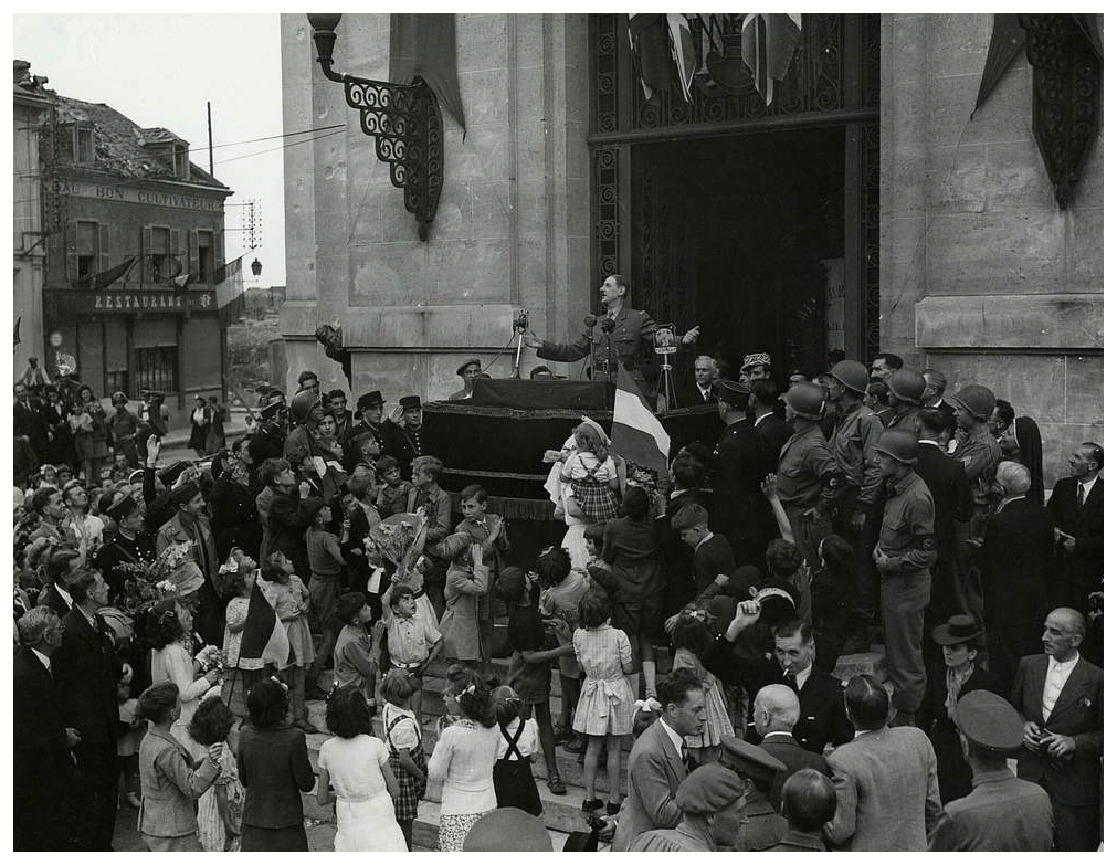 Le Gnral de Gaulle  Chartes - 23 aot 1944