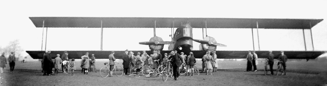 BA 122 Chartres - Ravitaillement en essence d'un Farman