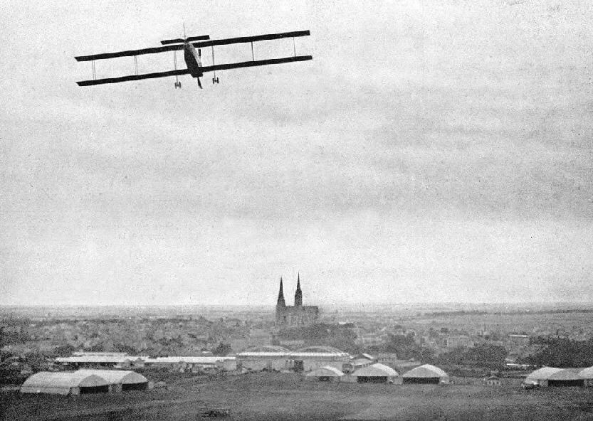 Farman F 62 de DROUHIN et LANDRY au dessus du terrain d'aviation de Chartres - 07/ 08/1935