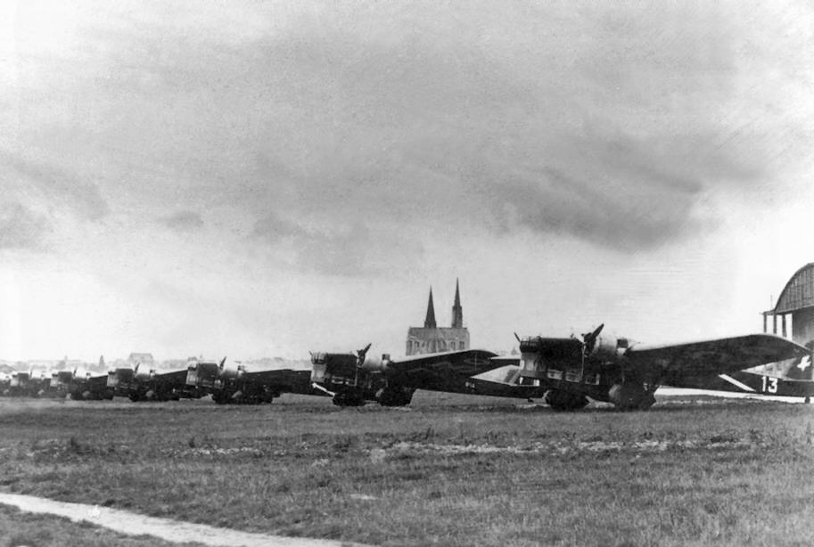 AMIOT 143 - Cathdrale de CHARTRES - 1936