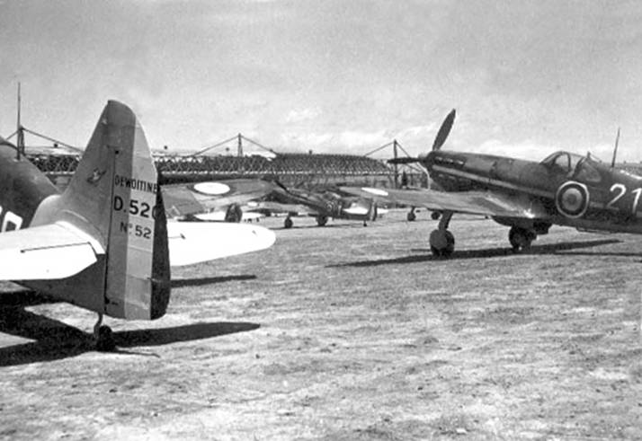 Dewoitine D.520 n52 et 313 - Michaux - Richard - Catane
