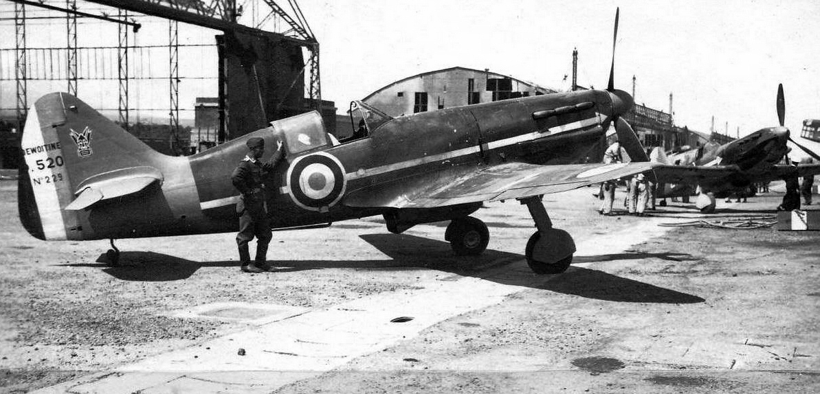 DEwoitine D.520 n 229 -  Capitaine JACOBI  - Catane