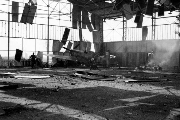 Bombardement de l'aérodrome de Coulommiers - 25 mai 1940