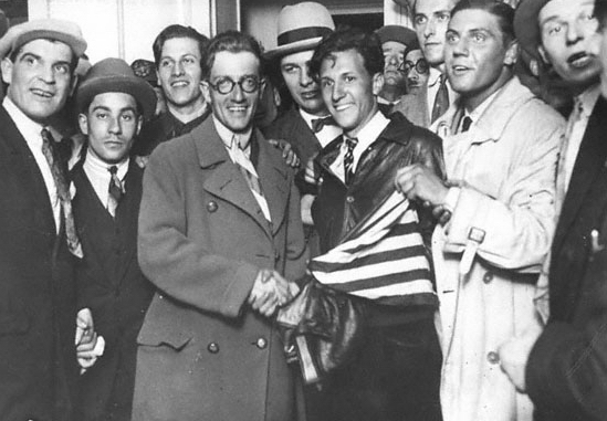 L'arrive de l'Oiseau Canari au Bourget le 16 juin 1929