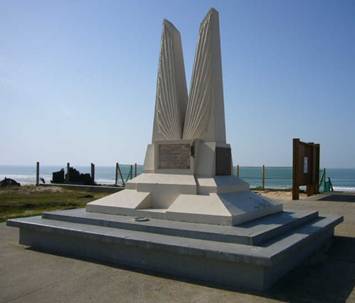 Monument Assollant,  Lefvre,  Lotti - Comillas - Plage de Oyambre 