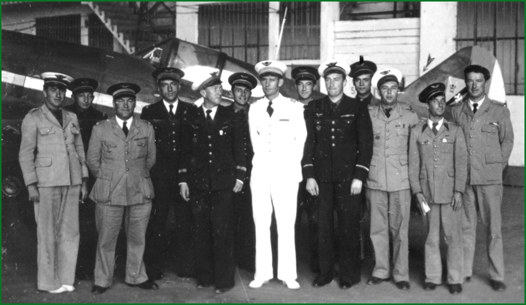 La 5ime escadrille du GC III/6 autour du commandant STEHLIN