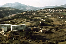 1967_02 10.jpg: (07) Largentière - Chassiers : Puits - Village - Cité minière de Montredon