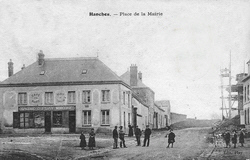 Hanches - Place de la Mairie