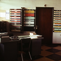 Mine de Mairy 031.jpg: Mine de Mairy - Bureau des contemaîtres d'entretien - 1981