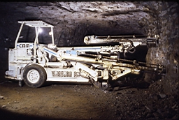Mine de Mairy 036.jpg: Mine de Mairy - Jumbo de foration CMM - 1981