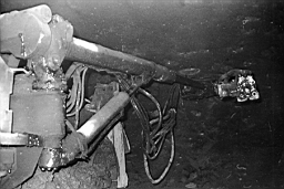 Mine de Mairy 1972_03a 02.jpg: Mine de Mairy - Bras de foration d'un jumbo SECOMA