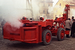 Mine de Mairy 1973_02 02.jpg: Moutiers - Présentation de machines EIMCO et SECOMA