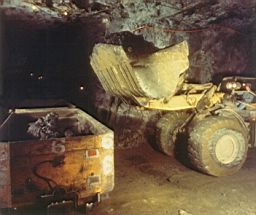 Mine de Mairy 1974_06 01 06.jpg: Mine de Mairy Quartier K - CAT 980 - Photos CATERPILLAR