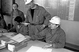 Mine de Mairy 1978a 02.jpg: Mine de Mairy - Bureau des Porions - Hautetouverure, Wisniewski, Poznanski