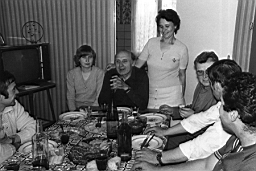 Mine de Mairy 1980_06 03.jpg: Mine de Mairy - Graczyck Boleslaw entouré de sa femme et de sa fille, Bordin, Wiescny, Brévi, Verlet