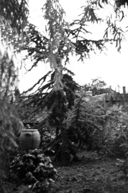 Bombardement allemand de Chartres du 19 mai 1940 - Bombe inexplosé au 65, rue Saint-Chéronau 13, avenue Neigre