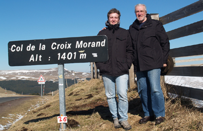 Benjamin et Fran�ois-Xavier Bibert, sur les traces de leur grand-m�re et m�re dans les Monts d�Auvergne,75 ans plus tard ! - Col de la Croix Morand 