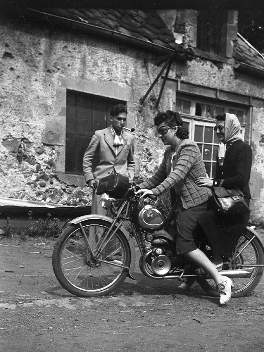 Exode Julienne BIBERT - MARDI 30 JUILLET 1940 - MUROLS (MUROL) et LAC CHAMBON - Mlle HONOR� � Julienne BIBERT � Ren� CLARET